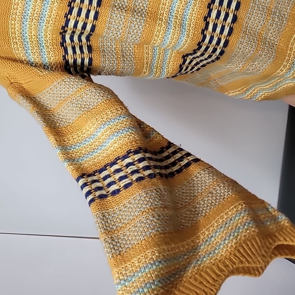 UMGEE GOLD STRIPED CREW NECK SWEATER WITH LONG FLARED SCALLOPED SLEEVES - Picture 11 of 14